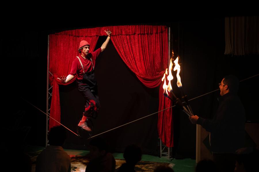מופע קרקס עם אש